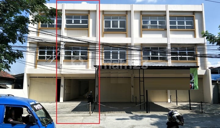 Ruko Terawat Siap Pakai Area Ramai di Terusan Buah Batu