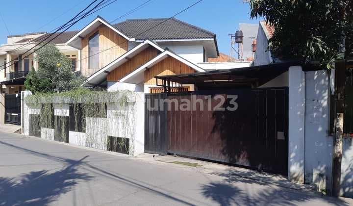 Rumah Mewah Halaman Luas Untuk Anak di Adhyaksa Raya, Buah Batu