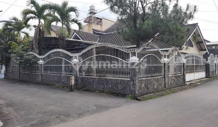 Rumah Posisi Hook Luas Banget Nih Area Timur di Antapani