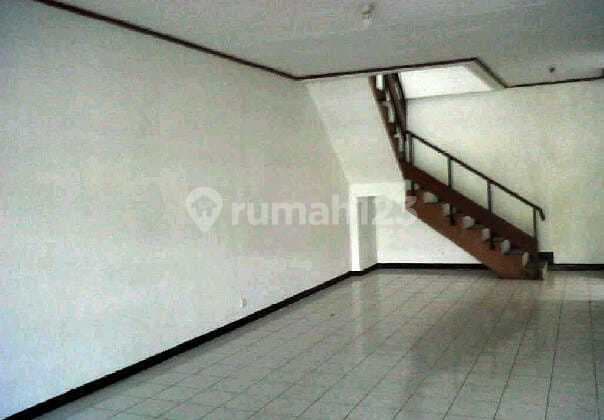 Rumah Dekat Jalan Utama Siap Huni di Kopo Permai