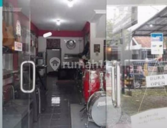 Ruko 3 Lantai Untuk Buka Peluang Usaha Lokasi Ramai di Karawitan