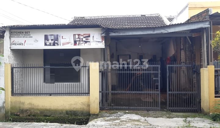 Rumah Bisa Untuk Workshop Furniture di Graha Rancamanyar