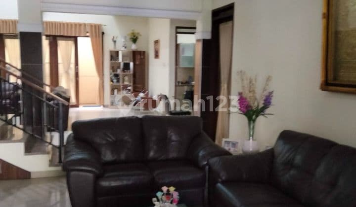 Beautiful Well-Maintained Building House in Batununggal