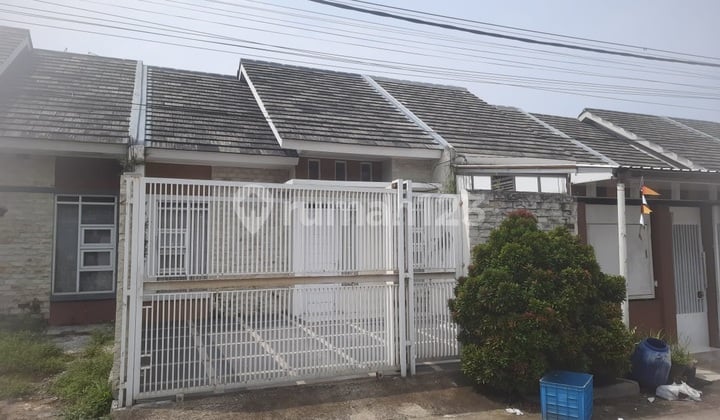 Neat Minimalist House in Graha Rancamanyar