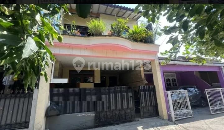 Rumah dengan Tempat Tinggal Nyaman Lokasi Strategis di Taman Cibaduyut Indah