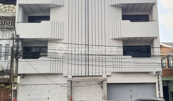 Ruko 3 Lantai Area Ramai Strategis Cocok Untuk Kantor di Sudirman