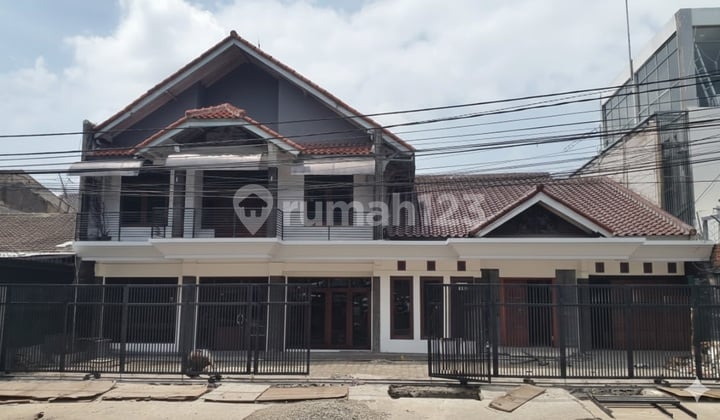 Rumah Lokasi Mainroad Cocok untuk Kantor di Terusan Jakarta