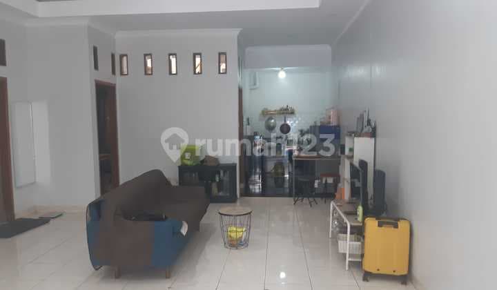 Rumah di wilayah yang tenang dan lingkungan strategis di Terusan Buah Batu