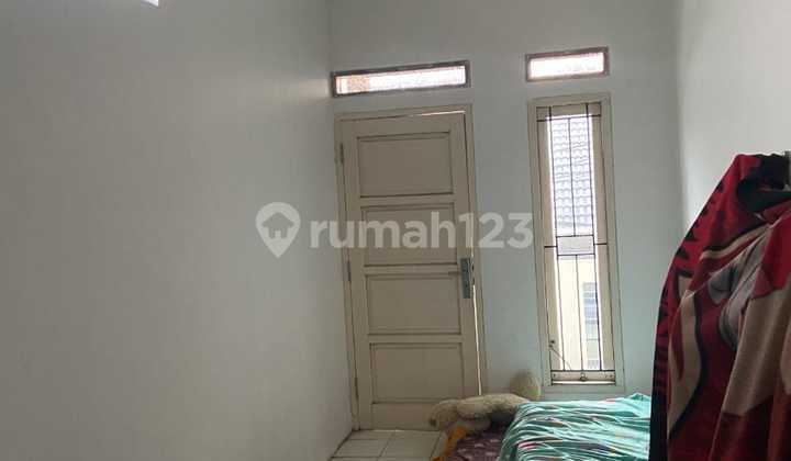 Rumah Ada Carport Dan Garasi di Kopo Permai