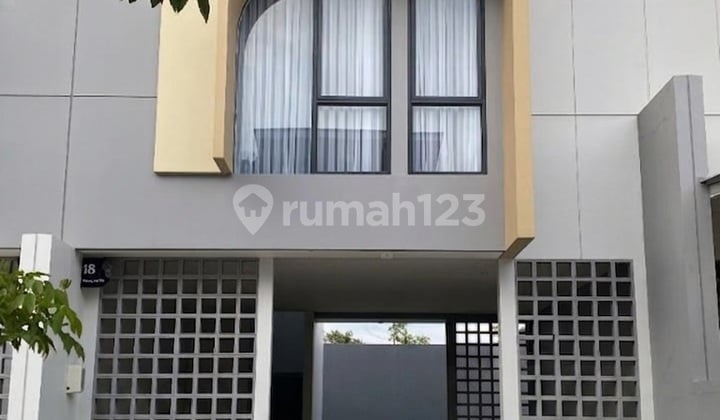 For Sale/Rent Exclusive House in Buah Batu, One Gate and Lake View