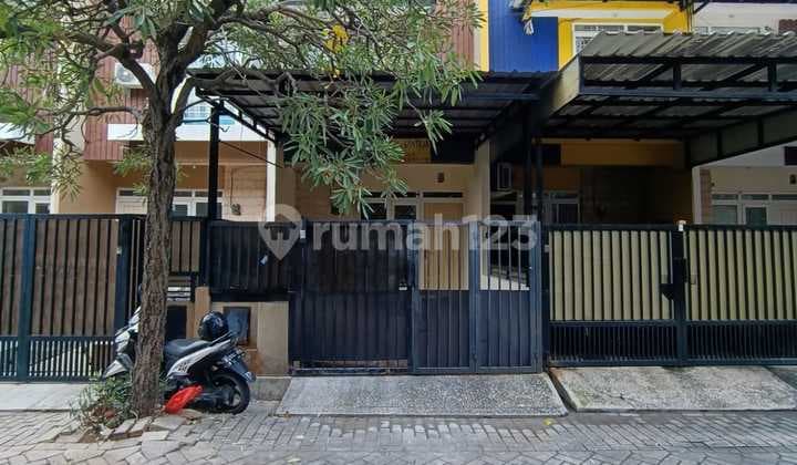 Rumah 2 Lantai Bagus Siap Huni Hadap Selatan Dekat dengan Sek Kasih Kemuliaan, Pasar Laris Taman Surya, Indomaret, Bank Bca.