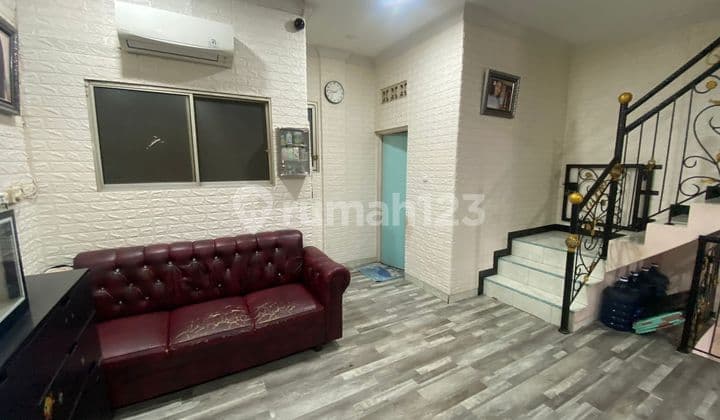 Rumah 4 Lantai SHM Sudah Renovasi di TPI II Kampung gusti siap huni dan terawat