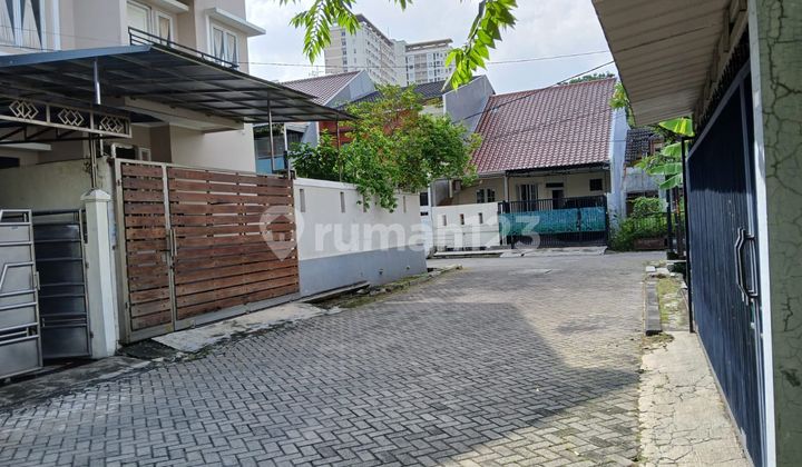 Beautiful Nice House in Kebon Jeruk, 200 sqm, 2 Floors, Price 4.6 M