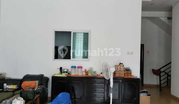 For Sale 3-Storey House on Samarinda Roxy Biak Street, Strategic Location Close to City Center