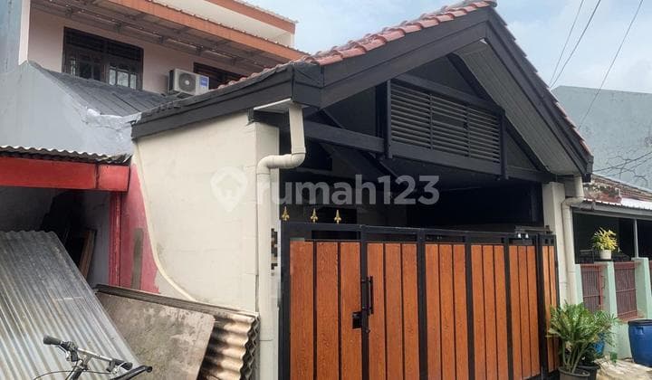 Medang Lestari Rumah 2 Lantai Siap Huni Dijual Cepat Baru Renovasi
