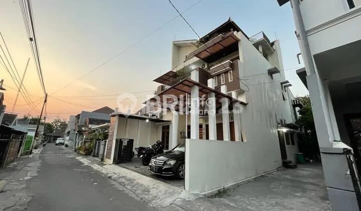 Rumah 3 lantai Furnished Seturan, Yogyakarta dekat UGM