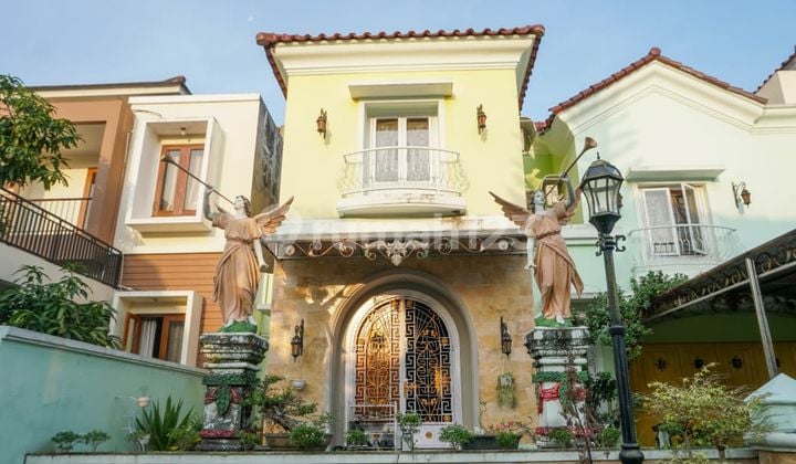 Modern Luxury House for Sale at Casagrande Ringroad Utara