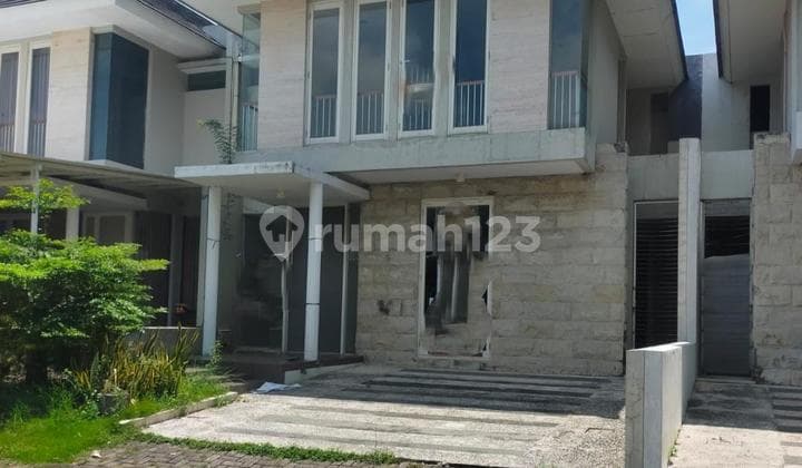 Translation: For Sale: Nice Comfortable House in Greenlake West Surabaya