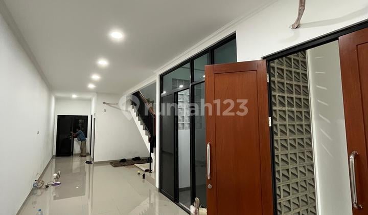 Disewakan Rumah bisa Ruko Juga 4.5 X 22 di Taman Ratu