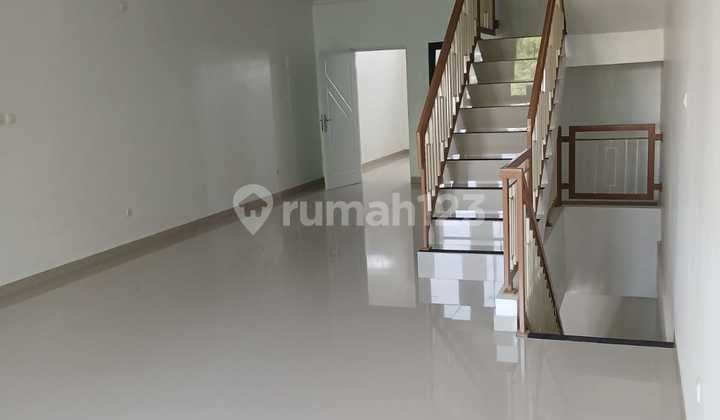 Ruko Bagus 3 Lantai Siap Huni Lokasi Strategis Dekat Halte Busway di Mampang Prapatan - Jakarta Selatan