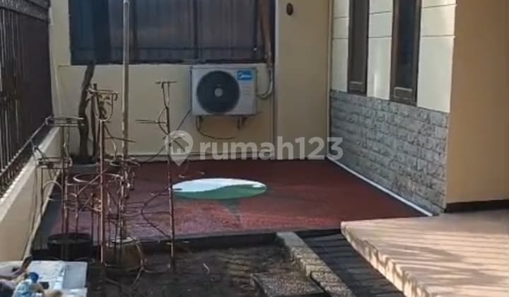 Strategis, Nol Jalan Raya, Cocok Untuk Usaha, Rumah Di Raya Darmo Baru Barat, Surabaya Barat, Jawa Timur