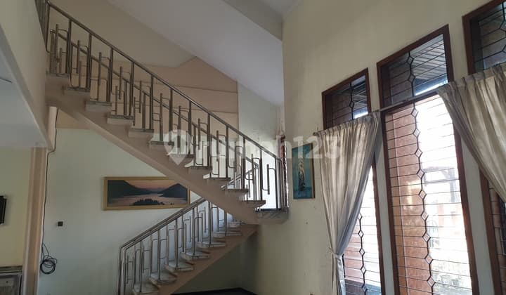 Rumah Hook 2 Lantai, Darmo Permai Timur, Surabaya Barat, Jawa Timur Rumah Butuh Minim Renovasi di Jl. Darmo Permai Tmur V, Jl. Darmo Permai Timur V No.9, Sonokwijenan, Sukomanunggal, Kota Surabaya, Jawa Timur, Indonesia, 60189, Sukomanunggal