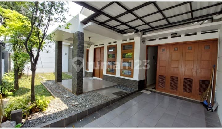 Disewakan Rumah Mewah di Kebayoran Baru Lokasi Strategis