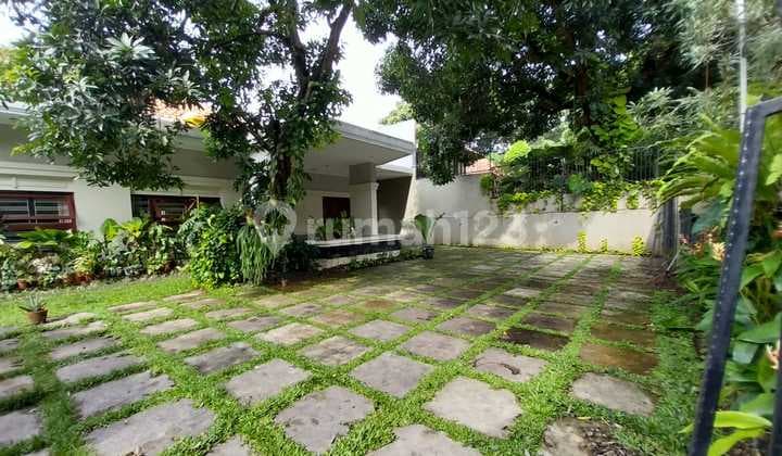 Dijual Rumah di Menteng Kawasan Elit lokasi Strategis dan Nyaman