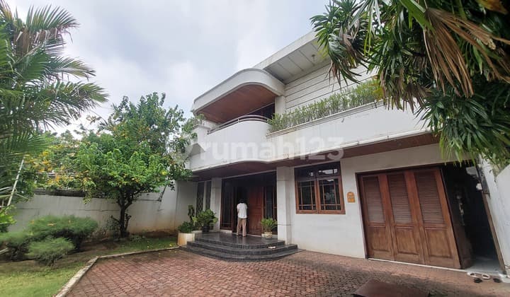 Dijual Rumah di Menteng Lokasi Strategis
