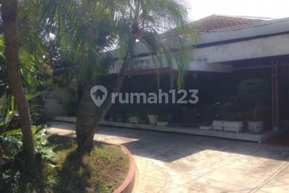 Dijual Rumah Tua SHM di Menteng Jakarta Pusat lokasi Strategis