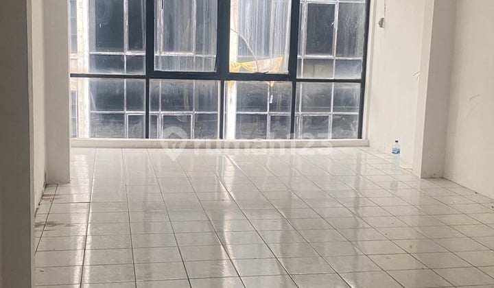 For Rent: 5-Story Shophouse in Menteng, Strategic and Comfortable Location