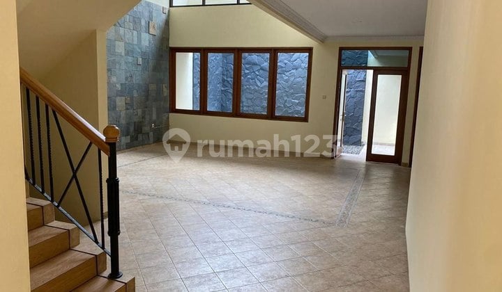 Disewakan Rumah Bagus di Kebayoran Baru Jakarta Selatan