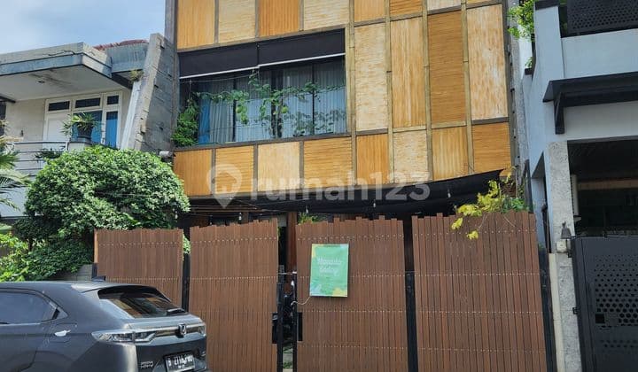 Rumah 2 Lantai di Permata Buana Jakarta Barat