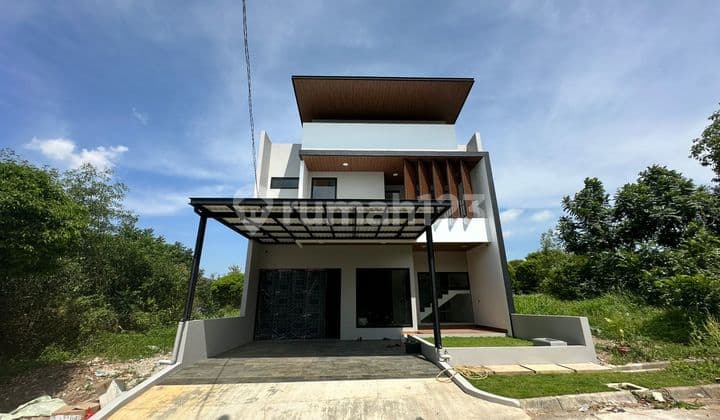 Dijual rumah 2 lantai di Taman Simpruk Lippo Cikarang