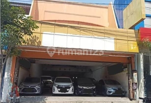 Bangunan Komersil Cocok untuk Showroom Sangat Strategis di Raya Kertajaya