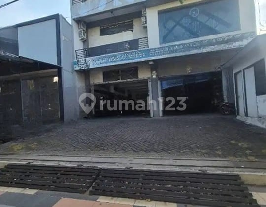 Disewakan Bangunan Komersil Siap Pakai, Strategis di Raya Bratang