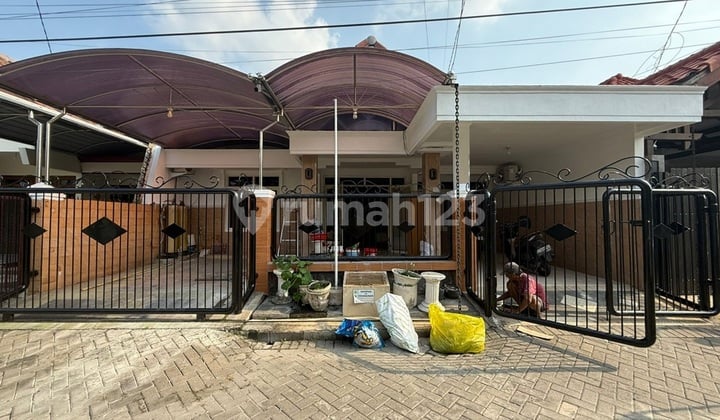 Dikontrakkan Rumah Full Furnish Bergaya Modern di Perumahan Wisma Mukti