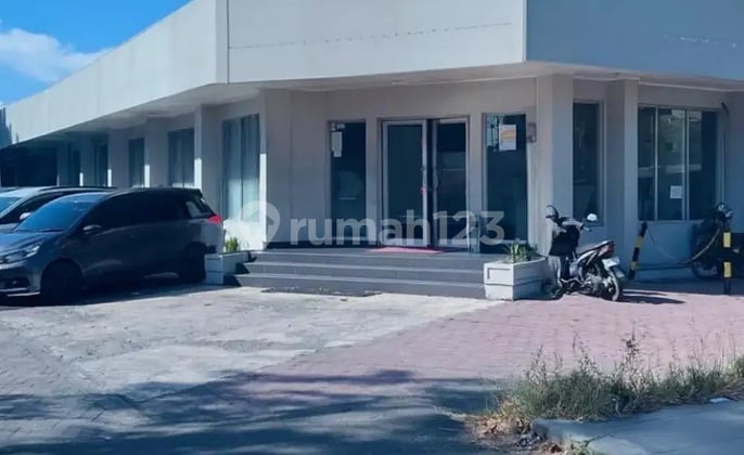 Disewakan Bangunan Komersil Jemursari Cocok untuk Bank atau Kantor, Lokasi Strategis