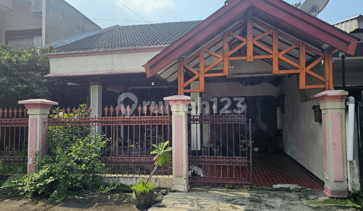 Rumah Second Ketintang Selatan Strategis Dekat Kampus Unesa