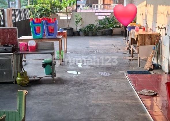 Dijual/Disewa Rumah Hoek di Perumahan Kosambi, Duri Kosambi, Jakarta Barat Lt. 300M2 (15X20)Lb. 150M23 Kt3 Kmlistrik 3500Air Pam*Depan dan Samping Sudah Full Atap. Depan Lantai Sudah Dikeramik, Samping Lantai Sudah Diplester*Cocok Utk Catering, Online, Gu