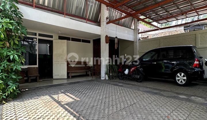 For Sale Wijaya House in Kebayoran Baru, Suitable for Restaurant Business Mm1005
