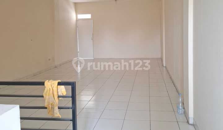 FOR RENT: STRATEGIC AND AFFORDABLE SHOPHOUSE BY THE ROAD IN PAMULANG