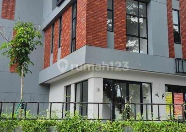 Disewakan Ruko 3 Lantai Siap Huni di Yc Hub BSD ~ Ru002r