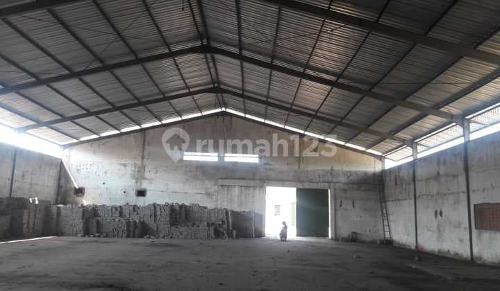 Gudang & Lahan Ngelom Megare Sepanjang 4263m²