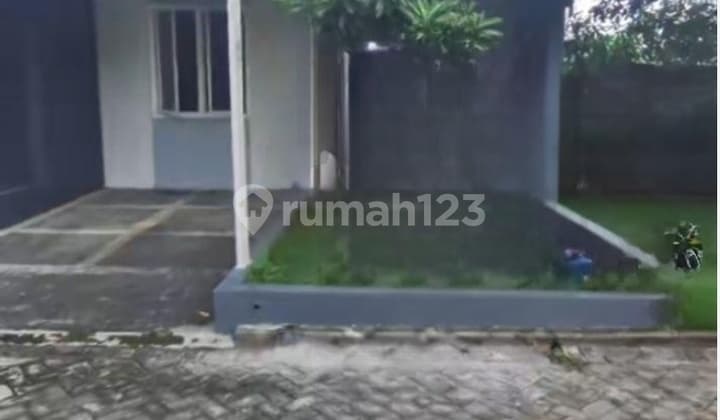 Rumah Kanopi Depan Belakang Bayleaf Menganti