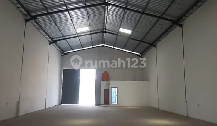 Gudang Bumi Benowo Surabaya 300m² Siap Pakai