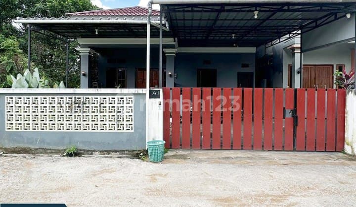 Dijual rumah siap huni di Jl. Paris 2, komp. Paris primiere