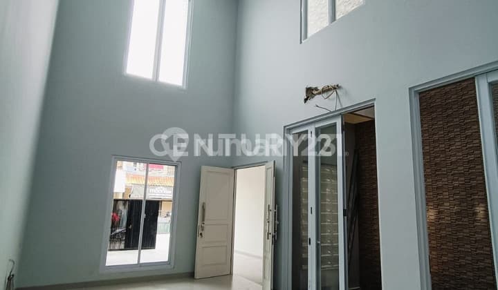 Rumah 2 Lantai Lokasi Strategis di Pulomas S7646