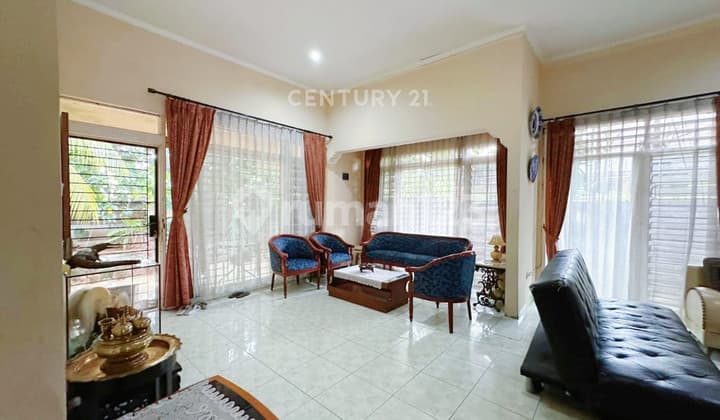 Rumah Hoek Di Jalan Raya Kayu Putih, 2 Rumah Dari Indomaret S8138