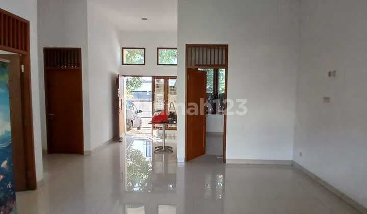 Dijual rumah terawat di Kav DKI, Jakarta Barat
